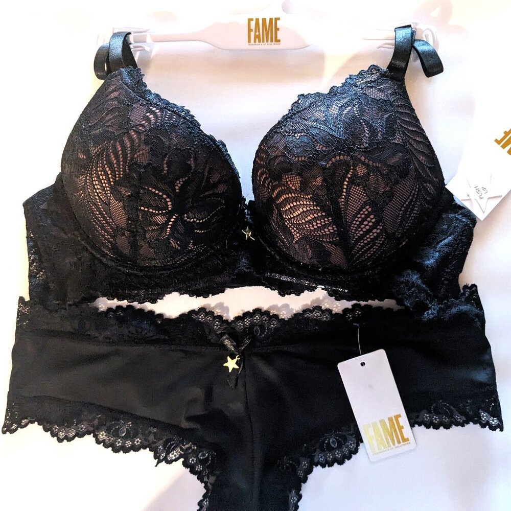 FREDERICK'S OF HOLLYWOOD PUSH UP BRA/ TWO PACK G-STRING SET